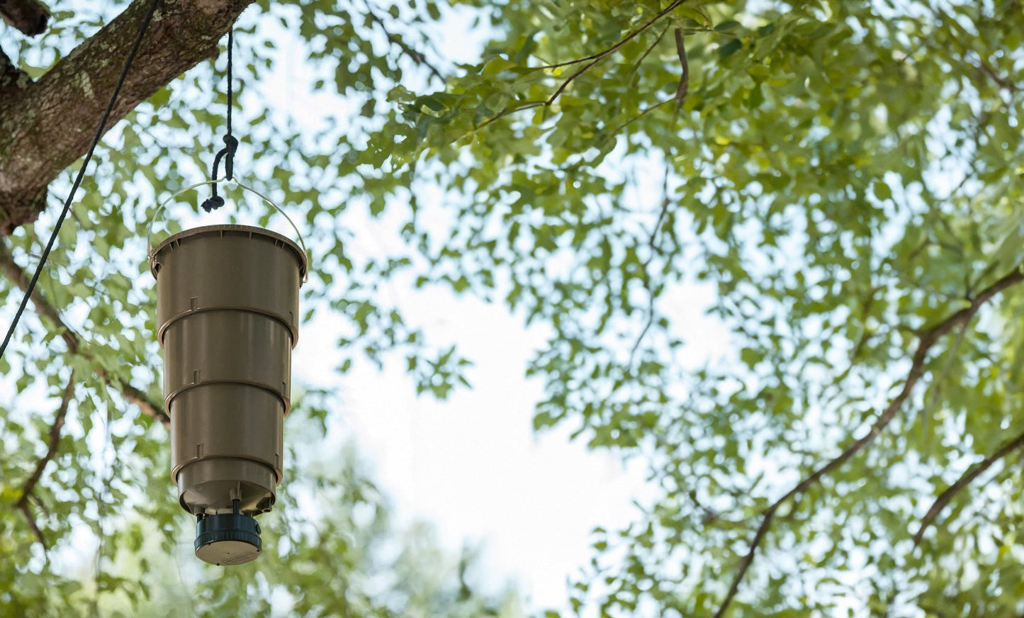 5-Gallon All-In-One Hanging Broadcast Deer Feeder with Adjustable Timer, MFG-13074