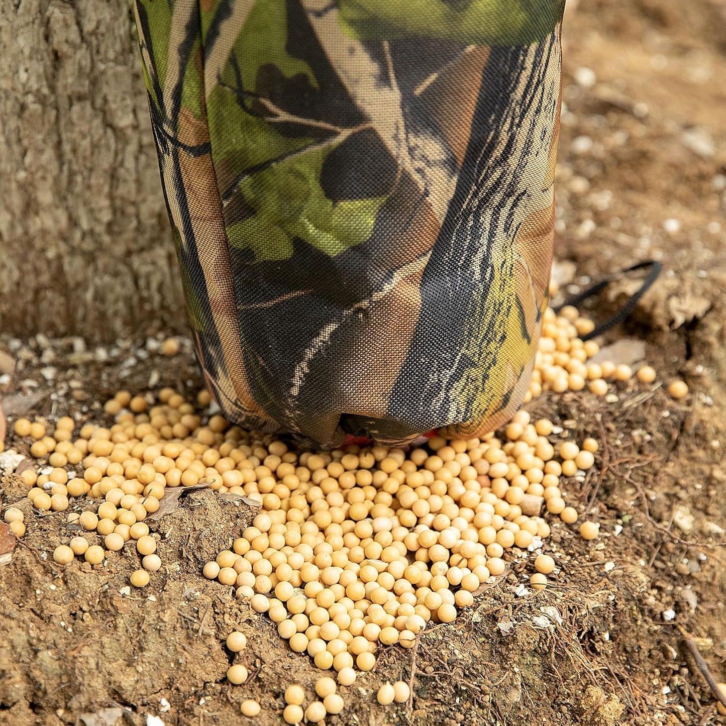 Adjustable Camo Feeders-100 Lb Tree Hugger Gravity Deer Feeder with Adjustable S