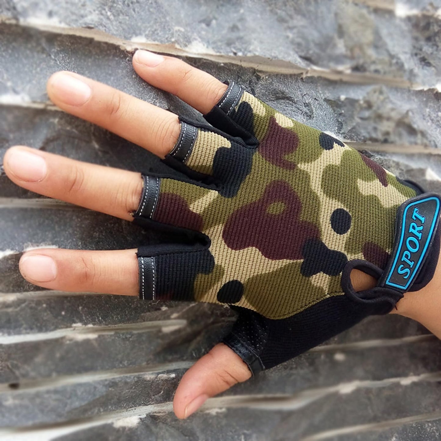 Kids Fingerless Bike Gloves Ages 5-8, Camo Hunting Gloves for Boys Children Monkey Bars Rock Climbing Cycling Biking Fishing